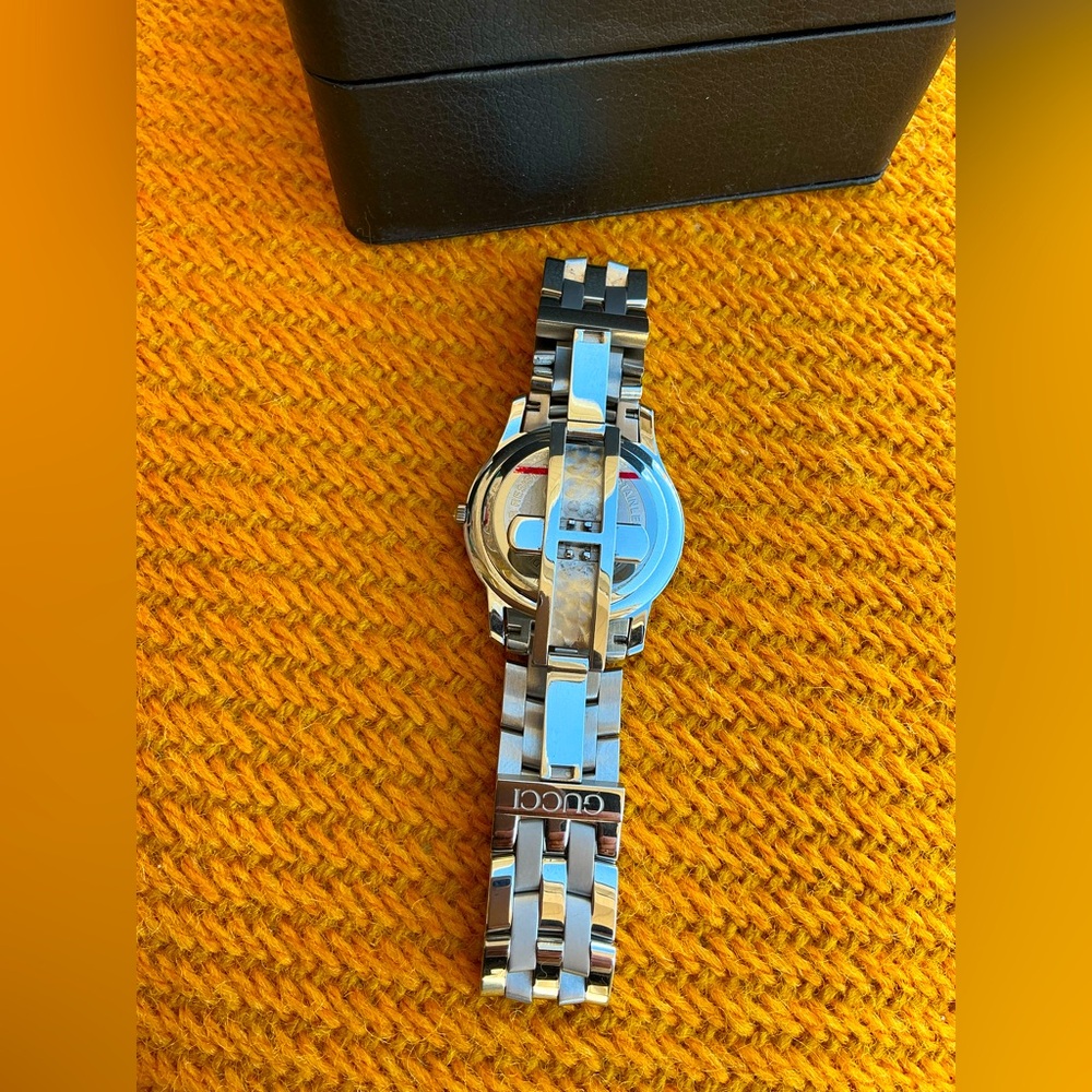 GUCCI stainless steel DRESS watch🔥🔥 - Picture 9 of 15